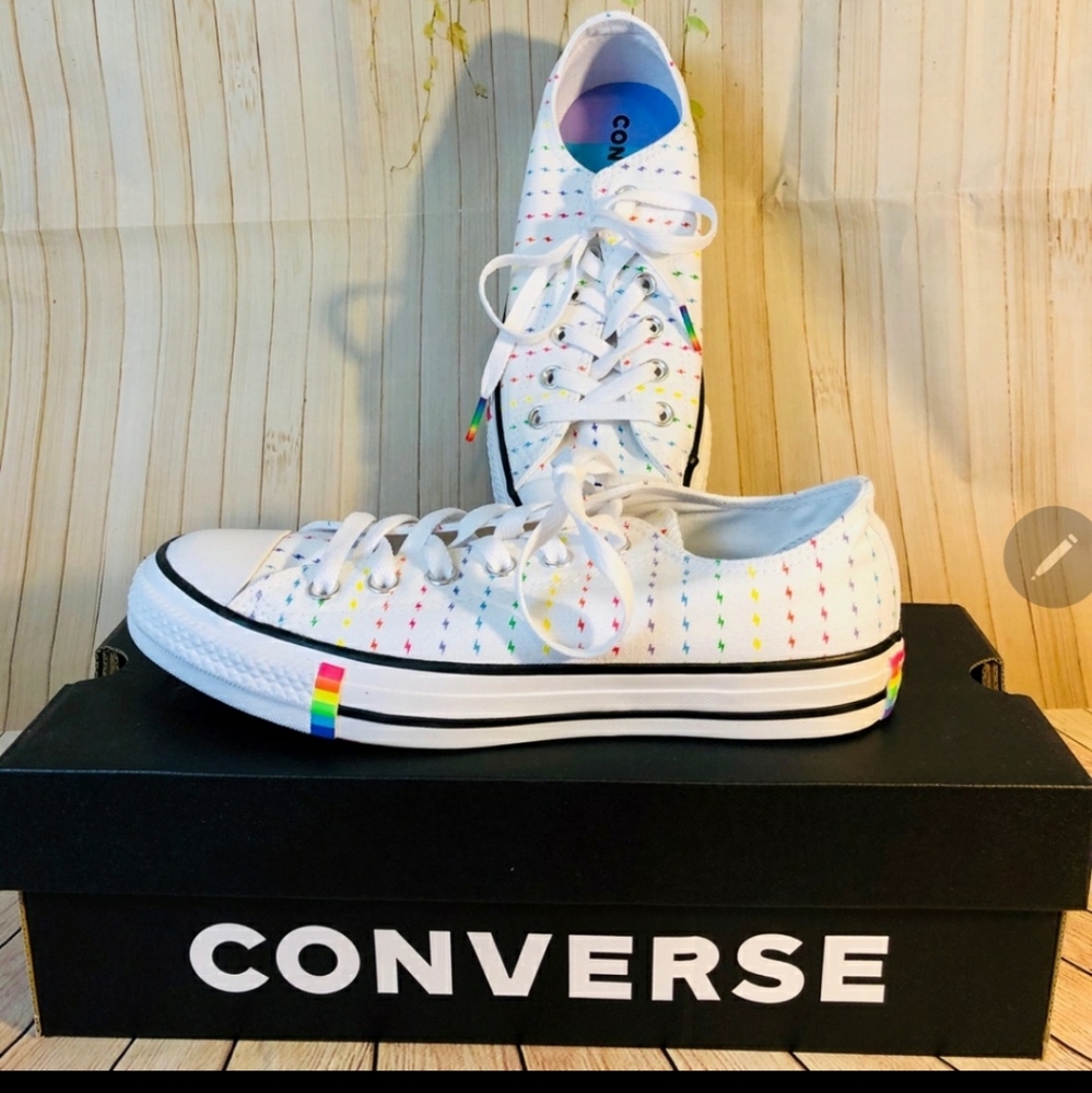 Pride converse